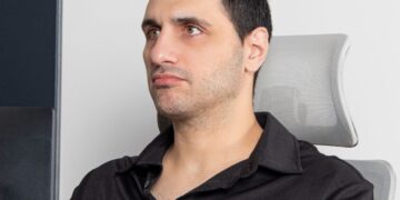 Rodrigo Ramos D’Agostino analiza los riesgos ocultos de la sobreexposición digital en finanzas