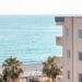 Dos meses de alquiler de verano en la Costa Brava supera los ingresos de un año completo en Girona capital